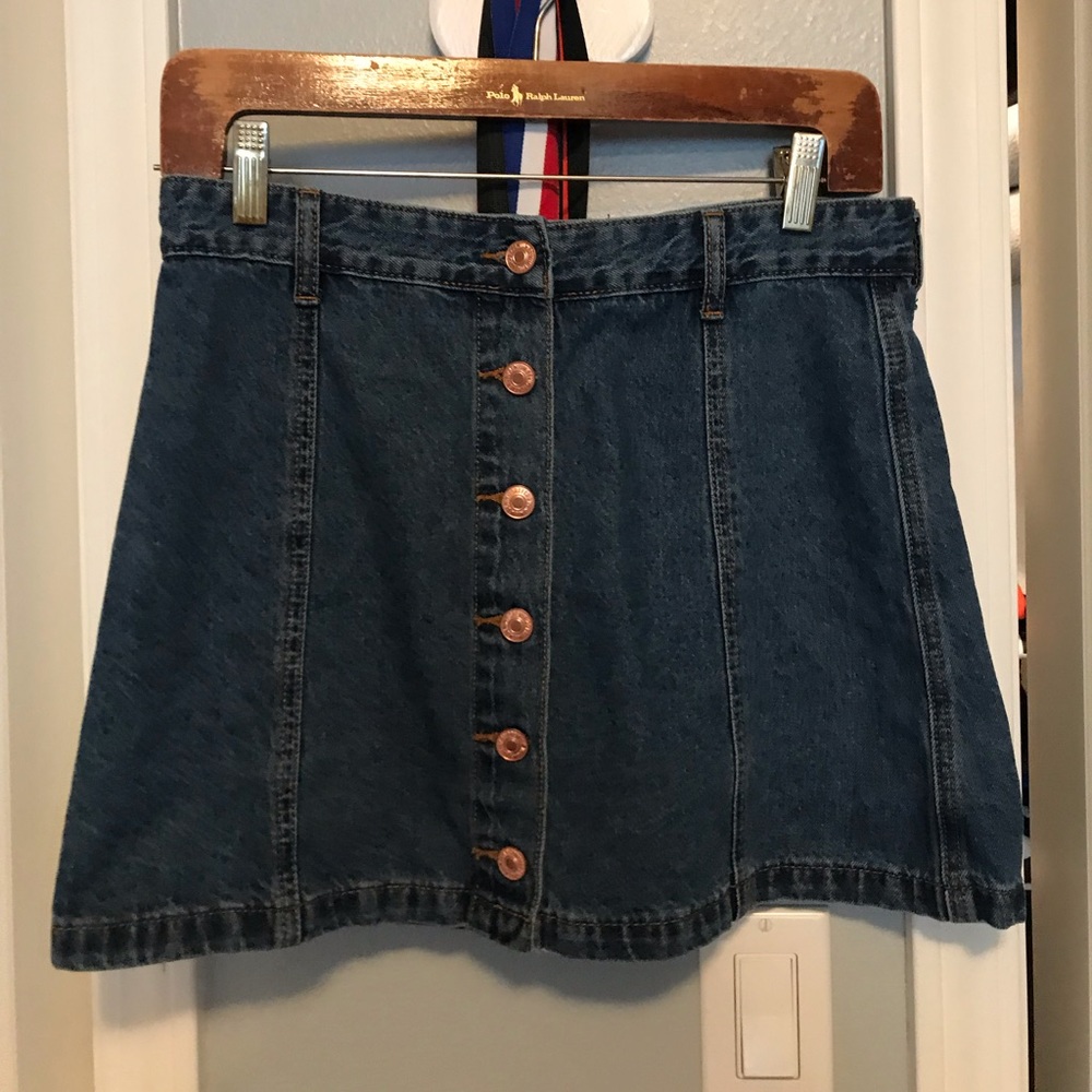 Super cute denim skirt!!